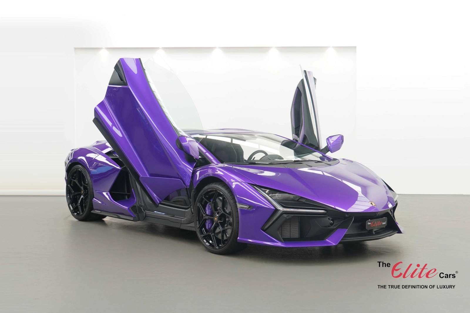 2025 LAMBORGHINI REVUELTO